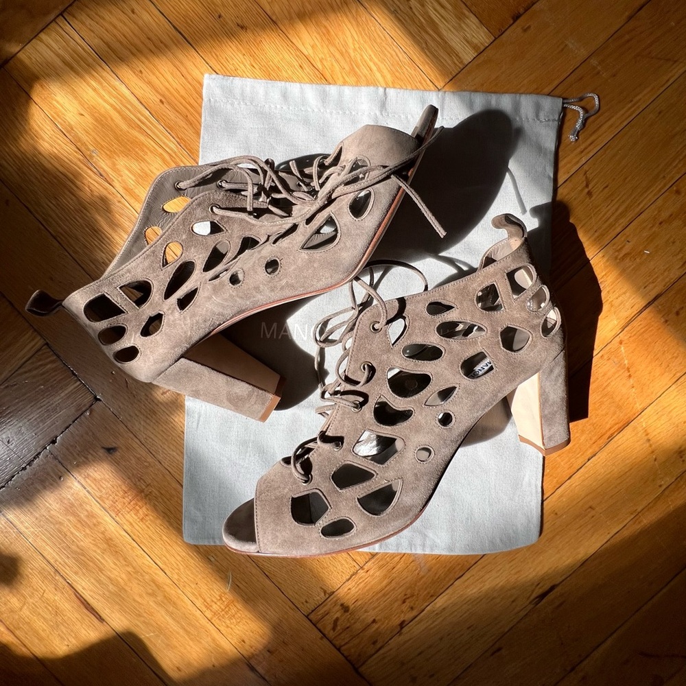 🌷 Manolo Blahnik Gongolamod Taupe Suede Lace Heels • Size 40.5 • *somewhat* NIB